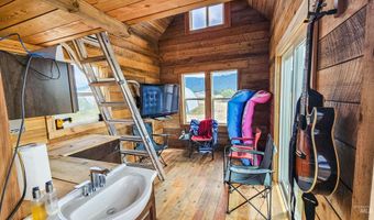 101 Sixty Ln, Cascade, ID 83611