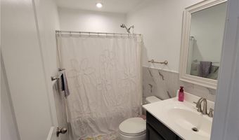 409 Lock Dr, Allen, PA 18067