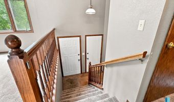 900 E Magnolia Dr, Brandon, SD 57005
