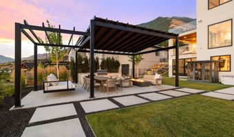 348 E HIDDEN LAKE Dr, Bountiful, UT 84010