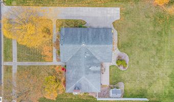 424 Fairlane Dr, Alma, MI 48801