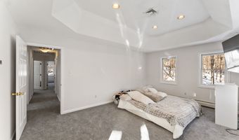 704 Cherry Brook Rd, Canton, CT 06019