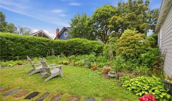 30 Boulevard, Middletown, RI 02842