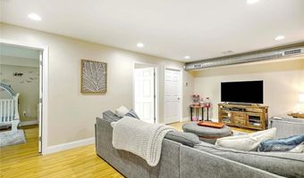 70 Turner St, Warwick, RI 02886