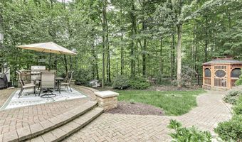 225 Linwood Ln, Aurora, OH 44202