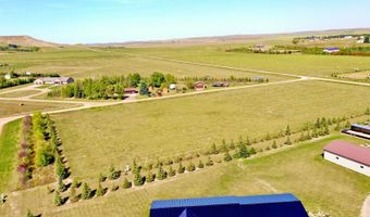402 8th St NE, Bowman, ND 58623
