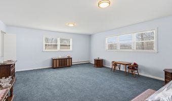 9 Evas Dr, Brookfield, CT 06804