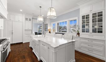 9 Beacon Hill Rd, Atlantic Highlands, NJ 07716