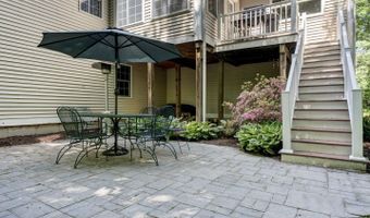 35 Woodsedge Ct, Berlin, CT 06037