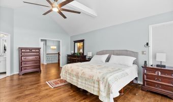18 Woodland Hills Ct, Alton, IL 62002
