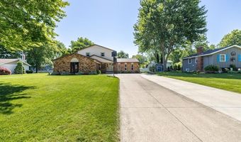 709 Oakhurst Dr, Amherst, OH 44001