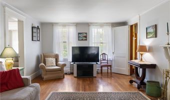 281 Green End Ave, Middletown, RI 02842