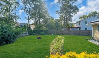 24 Woodland Rd, Bayville, NJ 08721