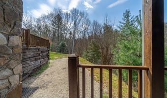 750 Double Springs Dr, Almond, NC 28702