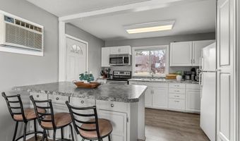 524 Lakeshore Cir, Annandale, MN 55302
