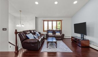 2 Dogwood Dr, Cranston, RI 02921