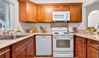 355 Aoloa St Q102, Kailua, HI 96734