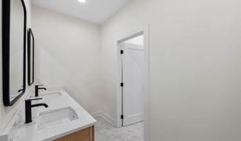 980 Pelican Dr, Polk City, IA 50226