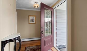 6 Varnum Ave, Bristol, RI 02809