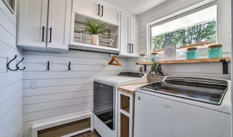 715 Edgewater Dr, Amherst, NY 14228