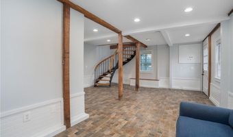 31 Bridge St B, Newport, RI 02840