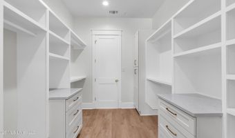 412 Main St, Bay St. Louis, MS 39520