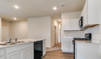 924 S Bear Ln, Mustang, OK 73064