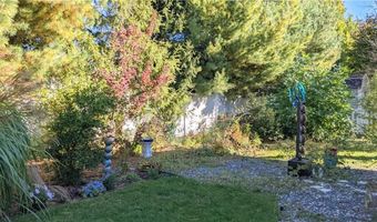 4 Spinnaker Dr, East Providence, RI 02915