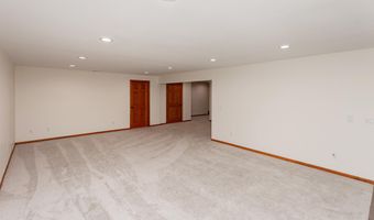4518 Hemingway Dr, Ames, IA 50014