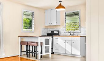 691 Kihapai St B, Kailua, HI 96734