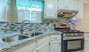 16 Hickory Ridge Dr, Benton, AR 72015