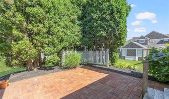 45 FOX Dr, Narragansett, RI 02882