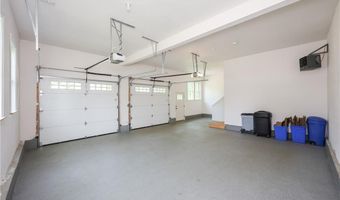 2 Bluemead Farm Ln, Barrington, RI 02806