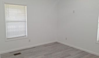 33 Elmwood Ln, Baxley, GA 31513