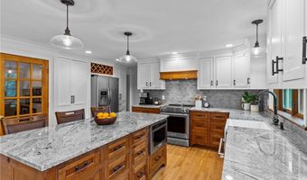 4 Carnation St, Cumberland, RI 02864