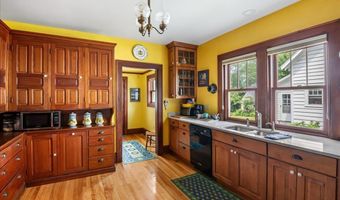 25 University Ter, Burlington, VT 05401