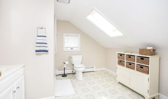 45 Holland St, Newport, RI 02840
