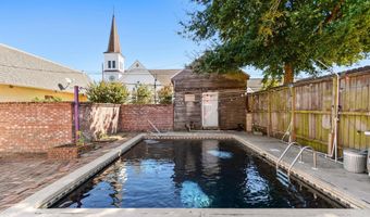 206 Main St, Bay St. Louis, MS 39520