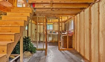 70 Meredith Ln, Barnstead, NH 03225