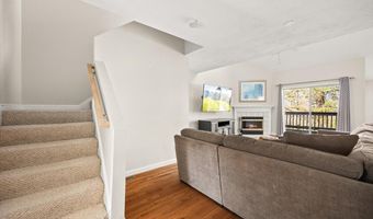 30 Harbor Hill Dr 30, Bourne, MA 02532