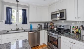 52 Bedlow Ave, Newport, RI 02840