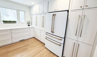 816 NE 18th Ave, Aberdeen, SD 57401