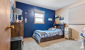 11 Linda Ln, Aberdeen, SD 57401