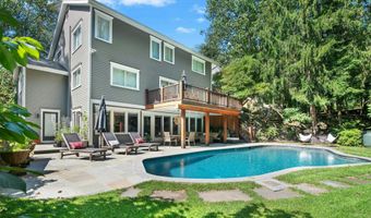 15 Queens Ln, Darien, CT 06820
