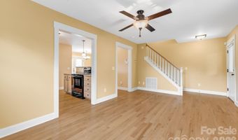 2 Cottage Cove Ln, Asheville, NC 28803