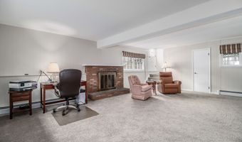 24 Prospect Dr, Brookfield, CT 06804