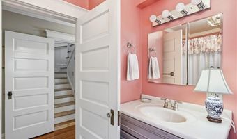 6 Brooks Ave, Newport, RI 02840