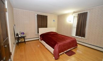 744 Hammond St, Bangor, ME 04401