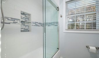 15 Leonard Dr, North Smithfield, RI 02896