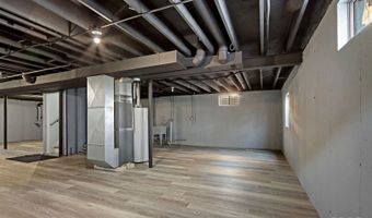 197 Maplewood Dr, Antioch, IL 60002